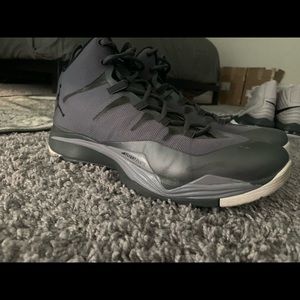 NEVER WORN BEFORE GREY JORDAN BASKETBALL SHOES, MEN’S SIZE 11.5